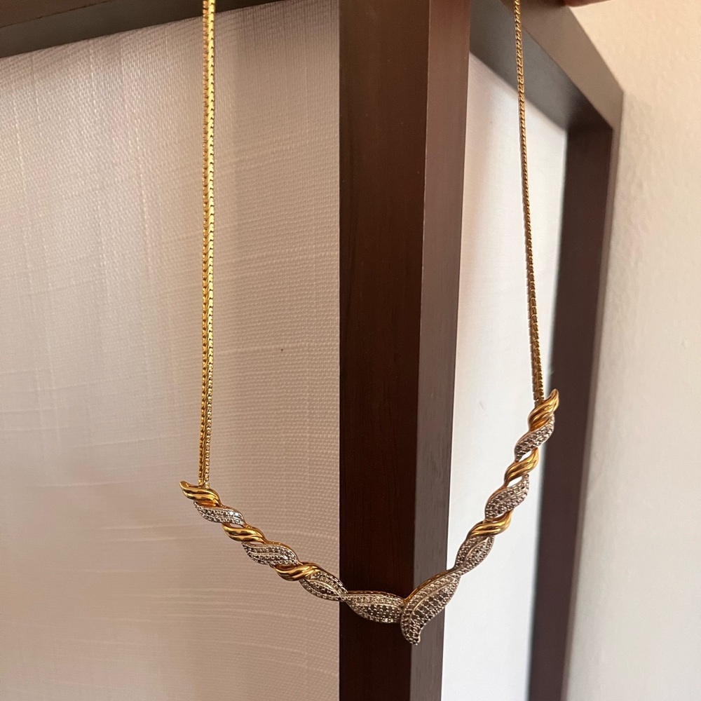 Twisted zirconia necklace